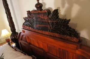 Royal Hawaiian Queen canopy Bed